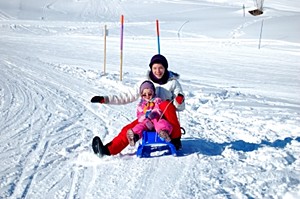 In St. Andreasberg im Harz finden alle Familienmitglieder des passenden Hang zum Rodeln, Skilaufen und Snowboarden