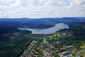 Die Granetalsperre und die Okertalsperre sind zum Ausgleich der geringen Wassermassen des Flüsschens Grane durch einen unterirdischen Tunnel verbunden