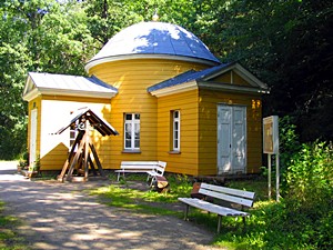 Die Petrus-Kapelle in Alexisbad war ursprünglich ein Teehäuschen, heute wird sie von der evengelischen Kirchengemeinde genutzt