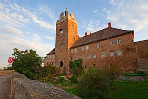 Die einstige Reichspfalz in Allstedt kann auf namhafte Besucher verweisen: der Reformator Thomas Münzer hielt hier sein 'Fürstenprdigt', Goethe verfasste im Allstedter Schloss einen Teil seines Werkes 'Iphigenie'