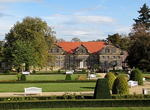 Das Kleine Schloss Blankenburg liegt inmitten eines terrassenförmig angelegten Barockgartens und ist mit seinem Teehaus und dem Museum besonders sehenswert