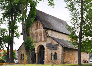 Die Domvorhalle bildete den Eingangsbereich des heute nicht mehr existenten Goslarer Doms und ist Teil der Kaiserpfalz