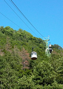 Mit der Seilbahn geht es von Bad Harzburg aus auf den Großen Burgberg. Noch heute sind die Ruinen der Harzburg erkennbar