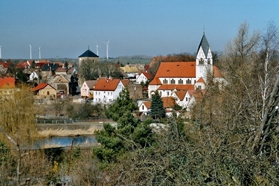 Helbra, Blick zur katholischen Kirche St. Barbara