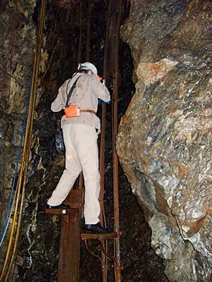 In der Grube Samson in St. Andreasberg können Harz-Urlauber die sogenannte Fahrkunst erleben, die die Bergleute in und aus dem Berg brachte