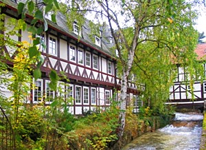 Entlang der Gose, dem Flüsschen verdankt Goslar seinen Namen, finden Harz-Urlauber viele gemütliche Ecken zum Entspannen