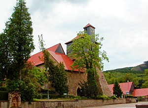 Die Klosteranlage mit der Klosterkirche Ilsenburg ist eine beeindrucke Anlage mittelalterlicher Baukunst und ein beliebtes Ausflugsziel für Harz-Wanderer zwischen Bad Harzburg und Wernigerode