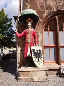 Der Roland vor dem Rathaus in Nordhausen erinnert an eine lange Tradition als Handelsstadt