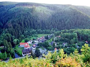 Vom 'Weißen Hirsch' haben Wanderer einen schönen Ausblick über Treseburg und das enge Bodetal